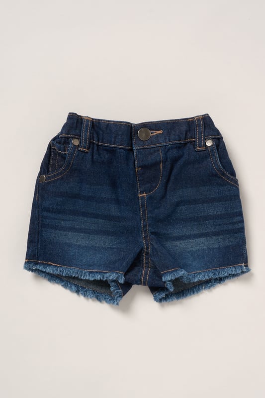 This adorable set by Miss includes a true knit top, denim shorts, and a matching headband. Perfect for warm days, it combines style and practicality, making it an ideal choice for playdates, outings, or casual summer looks.