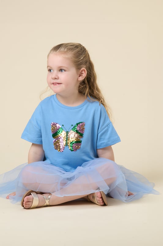 This cute set by Miss features a cropped printed T-shirt and a matching floaty skirt. Designed for twirling, exploring, and everything in between, it’s the perfect outfit for carefree days and fun-filled adventures.