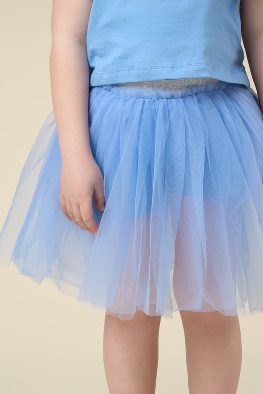 This cute set by Miss features a cropped printed T-shirt and a matching floaty skirt. Designed for twirling, exploring, and everything in between, it’s the perfect outfit for carefree days and fun-filled adventures.