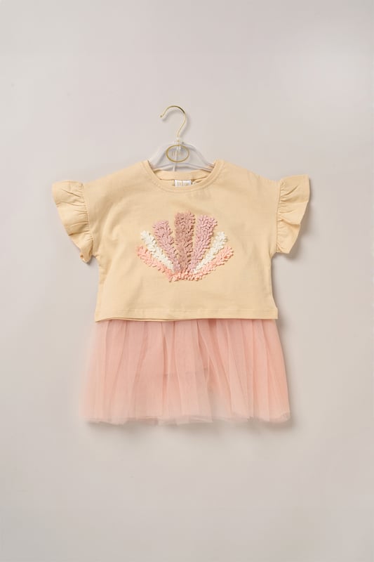 This cute set by Miss features a printed T-shirt with playful ruffle sleeves and a matching floaty skirt. Designed for twirling, exploring, and everything in between, it’s the perfect outfit for carefree days and fun-filled adventures.