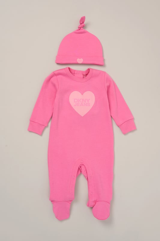 Perfect for everyday wear, this 2-piece set from DKNY includes a soft cotton all-in-one suit and a matching hat to keep little ones cosy and covered. Designed with comfort in mind, it's an easy go-to for playdates, naps, and everything in between.