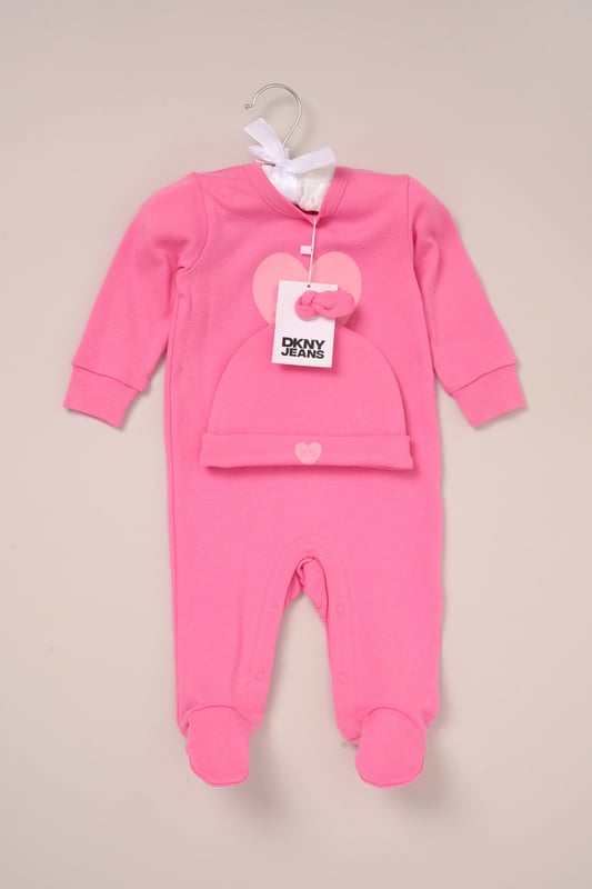 Perfect for everyday wear, this 2-piece set from DKNY includes a soft cotton all-in-one suit and a matching hat to keep little ones cosy and covered. Designed with comfort in mind, it's an easy go-to for playdates, naps, and everything in between.