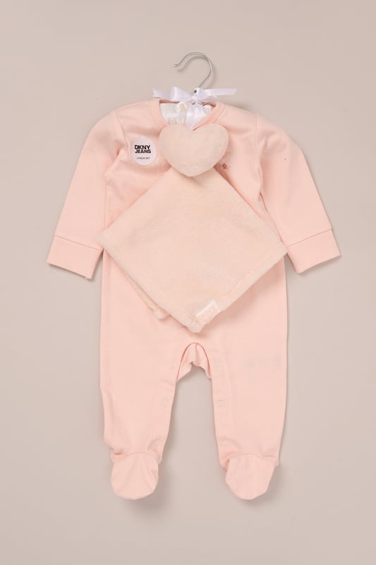Soft, simple and snuggly. This all-in-one from DKNY is crafted from 100% cotton for gentle comfort against delicate skin. With easy fastenings and a cosy feel, it’s a perfect everyday essential for little ones on the move or at rest. Comes complete with a matching comforter for added snuggles.