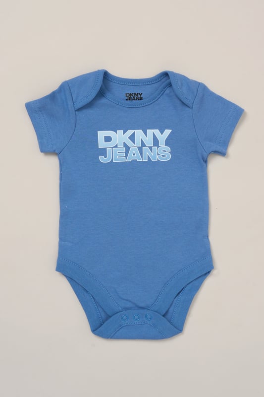 The perfect gift or everyday essential, this 5-piece set from DKNY includes a cosy all-in-one, soft bodysuit, matching hat, mittens and bib. The cotton rich blend is gentle on delicate skin and ideal for layering during cooler months. A complete outfit for your little one.