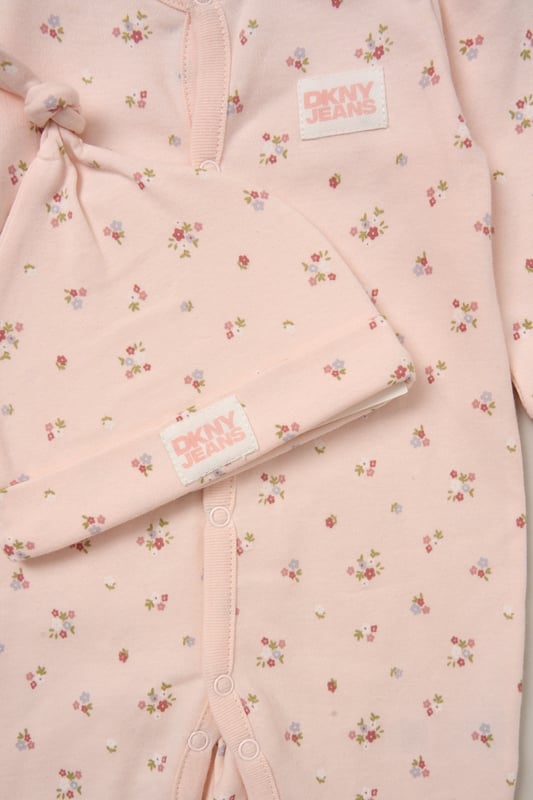 This adorable 2-piece set from DKNY includes a soft cotton all-in-one and a matching hat to keep little ones comfy and covered. Lightweight and breathable, it's perfect for warm spring days or summer naps. An easy all-day outfit for play, cuddles, and everything in between.