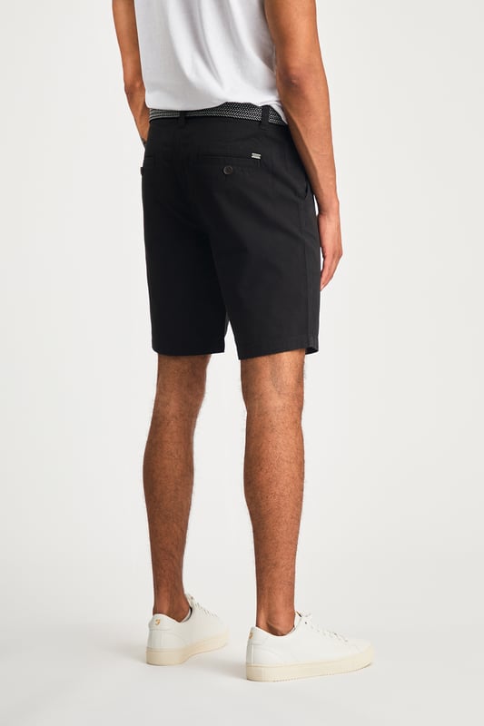 These chino cotton twill shorts from Kensington Eastside come with a stylish belt for a polished, modern look. Crafted from soft cotton, they provide comfort and durability, making them perfect for relaxed weekends or laid-back outdoor activities. A versatile addition to your wardrobe essentials.