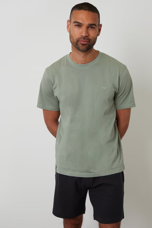 Sleep in comfort with this short pyjama set from Threadbare, designed for ultimate relaxation. Cut in a regular fit, this pyjama set is perfect for year round comfort. This set includes a short sleeve crew neck t-shirt with Threadbare embroidery on the chest, and waffle textured cotton lounge shorts with an elasticated waistband, drawcords and two side pockets. Ideal for lounging or sleeping, this set is a must-have for your nightwear collection.