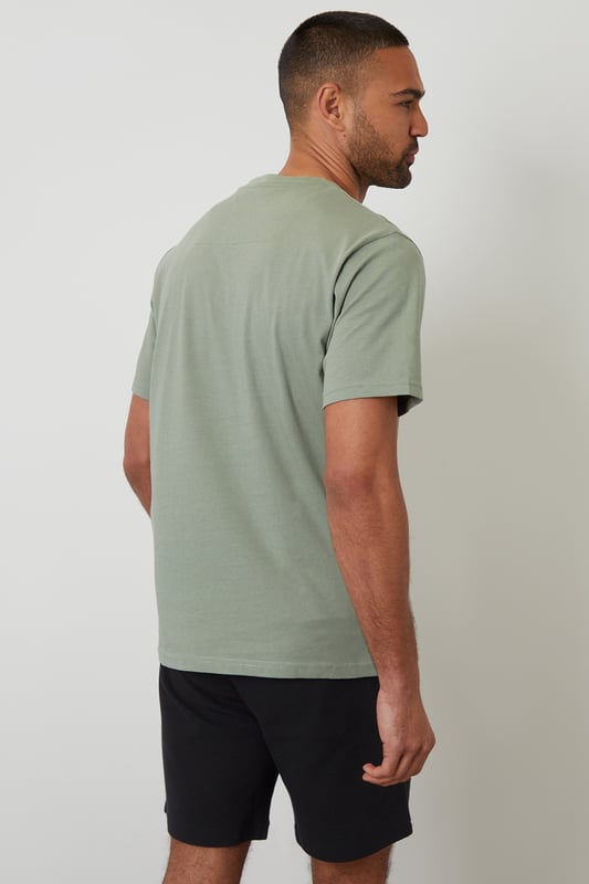 Sleep in comfort with this short pyjama set from Threadbare, designed for ultimate relaxation. Cut in a regular fit, this pyjama set is perfect for year round comfort. This set includes a short sleeve crew neck t-shirt with Threadbare embroidery on the chest, and waffle textured cotton lounge shorts with an elasticated waistband, drawcords and two side pockets. Ideal for lounging or sleeping, this set is a must-have for your nightwear collection.
