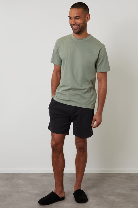 Sleep in comfort with this short pyjama set from Threadbare, designed for ultimate relaxation. Cut in a regular fit, this pyjama set is perfect for year round comfort. This set includes a short sleeve crew neck t-shirt with Threadbare embroidery on the chest, and waffle textured cotton lounge shorts with an elasticated waistband, drawcords and two side pockets. Ideal for lounging or sleeping, this set is a must-have for your nightwear collection.
