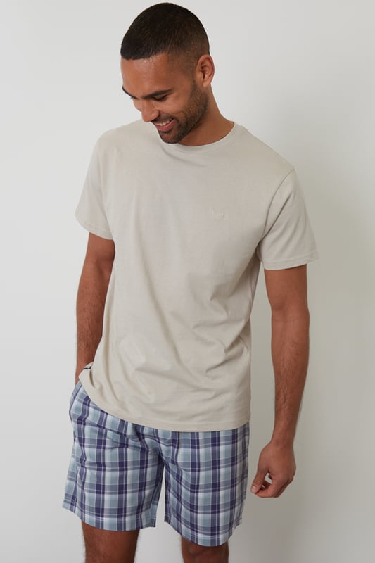Unwind in comfort with this pyjama set from Threadbare, designed for a relaxed and effortless sleep. Cut in a regular fit, this pyjama set is perfect for year round comfort. This set includes a short sleeve crew neck top with Threadbare embroidery on the chest and checked cotton poplin lounge shorts with an elasticated waistband, drawcords and two side pockets. Ideal for lounging or sleeping, this set is a must-have for your nightwear collection.
