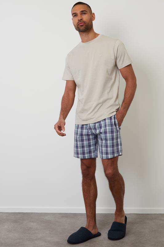 Unwind in comfort with this pyjama set from Threadbare, designed for a relaxed and effortless sleep. Cut in a regular fit, this pyjama set is perfect for year round comfort. This set includes a short sleeve crew neck top with Threadbare embroidery on the chest and checked cotton poplin lounge shorts with an elasticated waistband, drawcords and two side pockets. Ideal for lounging or sleeping, this set is a must-have for your nightwear collection.