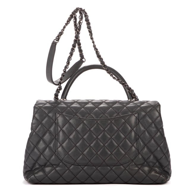 Chanel Bolsas Timeless Top handle Large Bolso bandolera en Gris Piel de becerro y Latón envejecido hardware. El producto está en en Excelentes Condiciones (A).
  Dimensiones: 32x20x11 cm 
  Accesorios incluidos: None
    
  BrandCo Paris encuentra artículos raros y en las mejores condiciones a precios increíbles. ¡Vale la pena tener paciencia! Compra con confianza: todos los artículos de BrandCo Paris son seleccionados y autenticados cuidadosamente por nuestro equipo de expertos.
  Todos los artículos vienen con un certificado de autenticidad y un embalaje entregado por BrandCo Paris.
  Tabla de clasificación de la condición del artículo
  N (como nuevo)
  AA (perfecto estado)
  A (excelente estado)
  AB (muy buen estado)
  B (bueno/regular)