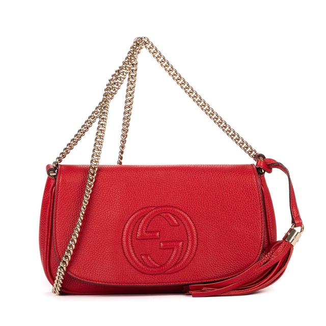 Gucci Tassen Soho Chain Crossbody  Schoudertas in de Rood Kalfsleer in de Goud  hardware. Het product is in In Perfecte Staat (AA).
  Afmetingen: 26x16x5 cm 
  Inclusief accessoires: Tassel Charm
      
  BrandCo Paris vindt zeldzame artikelen in de beste staat voor ongelooflijke prijzen. Het is de moeite waard om geduldig te zijn! Koop met vertrouwen: alle artikelen van BrandCo Paris worden zorgvuldig geselecteerd en geverifieerd door ons team van experts.

  Alle artikelen worden geleverd met een certificaat van echtheid en verpakt door BrandCo Paris.

  Classificatietabel voor de conditie van het artikel:

  N (als nieuw)
  AA (perfecte staat)
  A (uitstekende staat)
  AB (zeer goede staat)
  B (goede/redelijke staat)