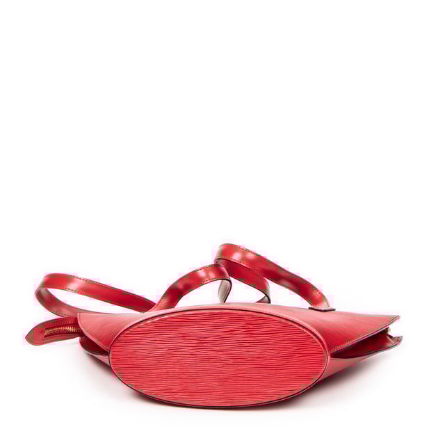 Louis Vuitton Bolsas St-Jacques Long Straps PM Bolso bandolera en Rojo Piel de becerro y Latón dorado hardware. El producto está en en Excelentes Condiciones (A).
  Dimensiones: 23x24x10 cm 
  Accesorios incluidos: None
    
  BrandCo Paris encuentra artículos raros y en las mejores condiciones a precios increíbles. ¡Vale la pena tener paciencia! Compra con confianza: todos los artículos de BrandCo Paris son seleccionados y autenticados cuidadosamente por nuestro equipo de expertos.
  Todos los artículos vienen con un certificado de autenticidad y un embalaje entregado por BrandCo Paris.
  Tabla de clasificación de la condición del artículo
  N (como nuevo)
  AA (perfecto estado)
  A (excelente estado)
  AB (muy buen estado)
  B (bueno/regular)
