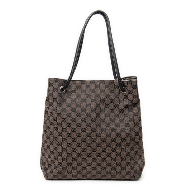 Gucci Bolsas Gifford Tote  Bolso bandolera en Marrón oscuro Lienzo y Plata hardware. El producto está en en Perfectas Condiciones (AA).
  Dimensiones: 29x32x11.5 cm 
  Accesorios incluidos: None
    
  BrandCo Paris encuentra artículos raros y en las mejores condiciones a precios increíbles. ¡Vale la pena tener paciencia! Compra con confianza: todos los artículos de BrandCo Paris son seleccionados y autenticados cuidadosamente por nuestro equipo de expertos.
  Todos los artículos vienen con un certificado de autenticidad y un embalaje entregado por BrandCo Paris.
  Tabla de clasificación de la condición del artículo
  N (como nuevo)
  AA (perfecto estado)
  A (excelente estado)
  AB (muy buen estado)
  B (bueno/regular)