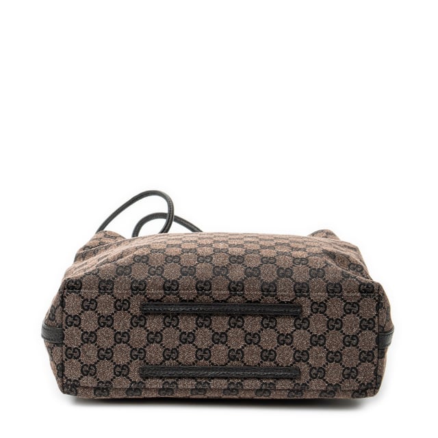 Gucci Bolsas Gifford Tote  Bolso bandolera en Marrón oscuro Lienzo y Plata hardware. El producto está en en Perfectas Condiciones (AA).
  Dimensiones: 29x32x11.5 cm 
  Accesorios incluidos: None
    
  BrandCo Paris encuentra artículos raros y en las mejores condiciones a precios increíbles. ¡Vale la pena tener paciencia! Compra con confianza: todos los artículos de BrandCo Paris son seleccionados y autenticados cuidadosamente por nuestro equipo de expertos.
  Todos los artículos vienen con un certificado de autenticidad y un embalaje entregado por BrandCo Paris.
  Tabla de clasificación de la condición del artículo
  N (como nuevo)
  AA (perfecto estado)
  A (excelente estado)
  AB (muy buen estado)
  B (bueno/regular)
