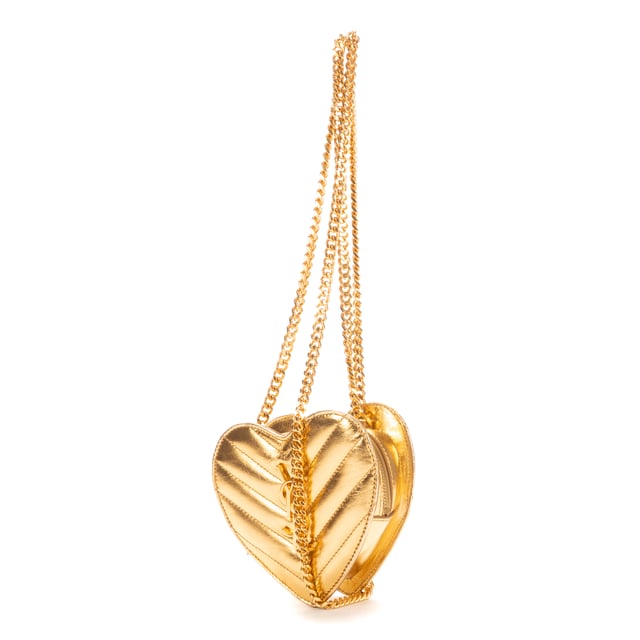 Yves Saint Laurent Bolsas Heart Mini  Bolso bandolera en Oro Piel de becerro y Oro hardware. El producto está en en Perfectas Condiciones (AA).
  Dimensiones: 24x17x7 cm 
  Accesorios incluidos: Dustbag; Box
    
  BrandCo Paris encuentra artículos raros y en las mejores condiciones a precios increíbles. ¡Vale la pena tener paciencia! Compra con confianza: todos los artículos de BrandCo Paris son seleccionados y autenticados cuidadosamente por nuestro equipo de expertos.
  Todos los artículos vienen con un certificado de autenticidad y un embalaje entregado por BrandCo Paris.
  Tabla de clasificación de la condición del artículo
  N (como nuevo)
  AA (perfecto estado)
  A (excelente estado)
  AB (muy buen estado)
  B (bueno/regular)