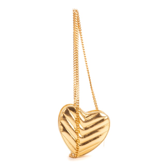 Yves Saint Laurent Bolsas Heart Mini  Bolso bandolera en Oro Piel de becerro y Oro hardware. El producto está en en Perfectas Condiciones (AA).
  Dimensiones: 24x17x7 cm 
  Accesorios incluidos: Dustbag; Box
    
  BrandCo Paris encuentra artículos raros y en las mejores condiciones a precios increíbles. ¡Vale la pena tener paciencia! Compra con confianza: todos los artículos de BrandCo Paris son seleccionados y autenticados cuidadosamente por nuestro equipo de expertos.
  Todos los artículos vienen con un certificado de autenticidad y un embalaje entregado por BrandCo Paris.
  Tabla de clasificación de la condición del artículo
  N (como nuevo)
  AA (perfecto estado)
  A (excelente estado)
  AB (muy buen estado)
  B (bueno/regular)
