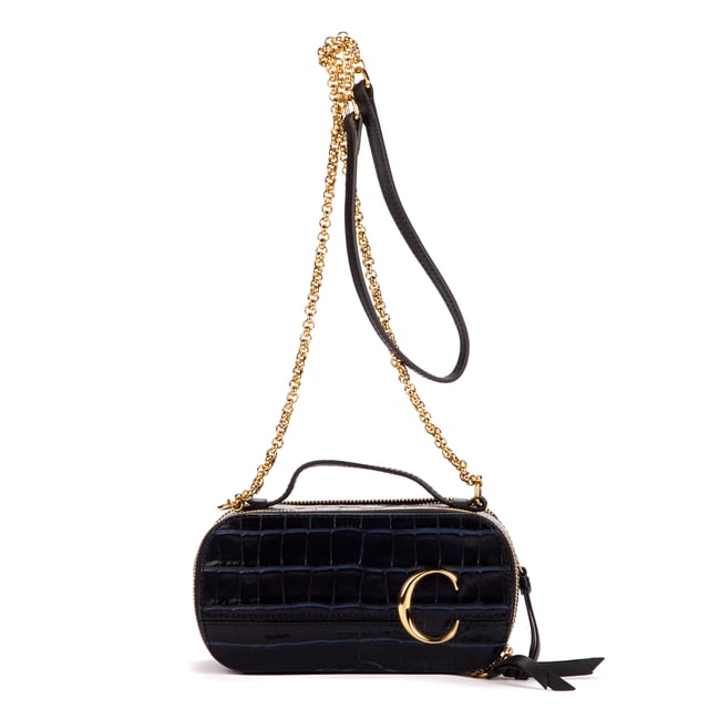 Chloé Bolsas Eyewear Mini Bolso bandolera en Azul marino Piel de becerro y Oro hardware. El producto está en en Perfectas Condiciones (AA).
  Dimensiones: 0x0x0 cm 
  Accesorios incluidos: None
    
  BrandCo Paris encuentra artículos raros y en las mejores condiciones a precios increíbles. ¡Vale la pena tener paciencia! Compra con confianza: todos los artículos de BrandCo Paris son seleccionados y autenticados cuidadosamente por nuestro equipo de expertos.
  Todos los artículos vienen con un certificado de autenticidad y un embalaje entregado por BrandCo Paris.
  Tabla de clasificación de la condición del artículo
  N (como nuevo)
  AA (perfecto estado)
  A (excelente estado)
  AB (muy buen estado)
  B (bueno/regular)