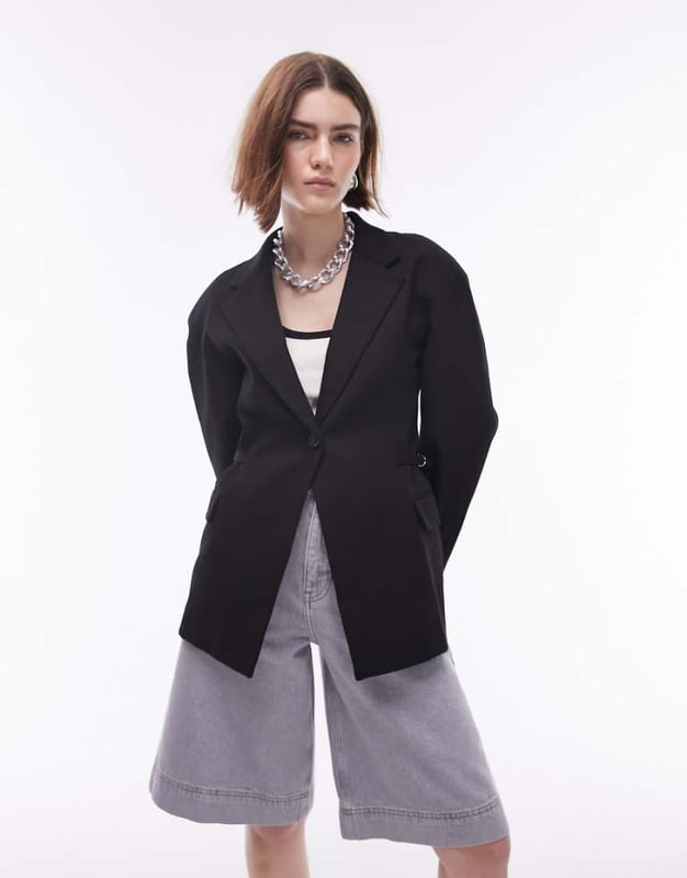 Blazers by Topshop Welcome to the next phase of Topshop Notch lapels Buckle detail Single button fastening Flap pockets Regular fitSold By: Asos
