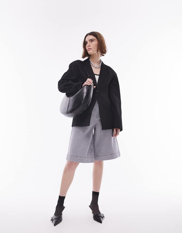 Blazers by Topshop Welcome to the next phase of Topshop Notch lapels Buckle detail Single button fastening Flap pockets Regular fitSold By: Asos