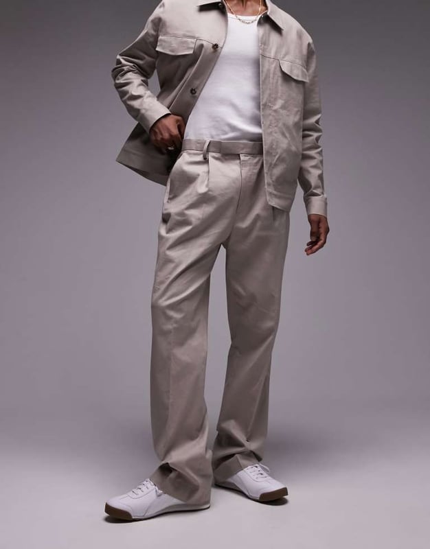 Trousers & Chinos by Topman Welcome to the next phase of Topman Regular rise Belt loops Functional pockets Straight fitSold By: Asos
