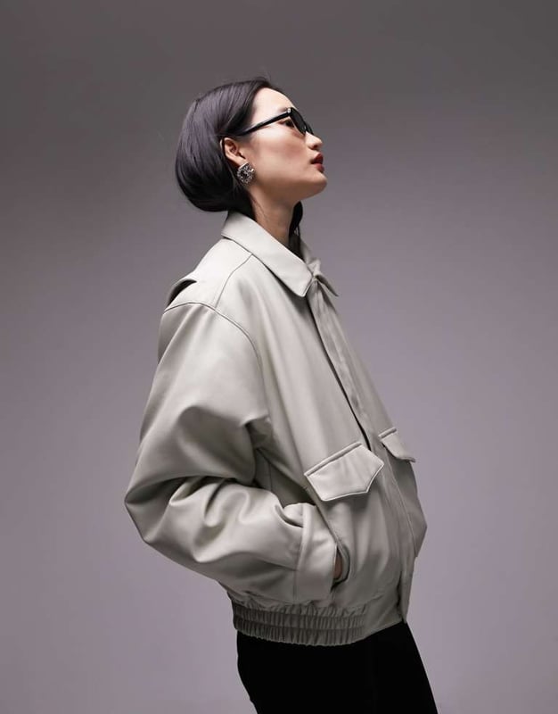 Coats & Jackets by Topshop Welcome to the next phase of Topshop Spread collar Zip fastening Functional pockets Regular fitSold By: Asos