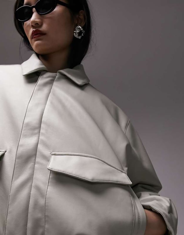 Coats & Jackets by Topshop Welcome to the next phase of Topshop Spread collar Zip fastening Functional pockets Regular fitSold By: Asos