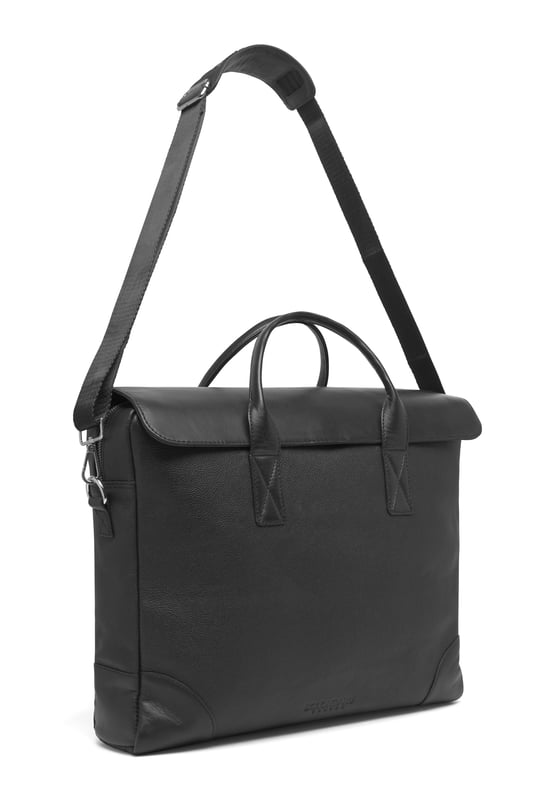 Real leather crossbody satchel from Bolongaro Trevor, with exterior pocket, spacious interior with multiple compartments and pockets. Complete with top handle and adjustable strap, this bag is suitable for any occasion.
Dimensions 8cm x 35cm x 42cm.