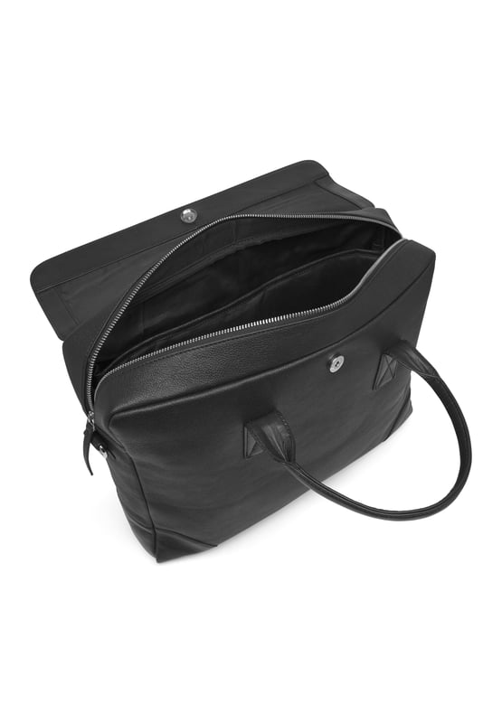 Real leather crossbody satchel from Bolongaro Trevor, with exterior pocket, spacious interior with multiple compartments and pockets. Complete with top handle and adjustable strap, this bag is suitable for any occasion.
Dimensions 8cm x 35cm x 42cm.