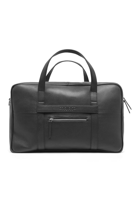 Real leather weekend bag from Bolongaro Trevor, with exterior pocket, large spacious interior with multiple compartments and pockets. Complete with top handle and adjustable strap, this bag is suitable for any occasion.
Dimensions 22cm x 28cm x 44cm.
