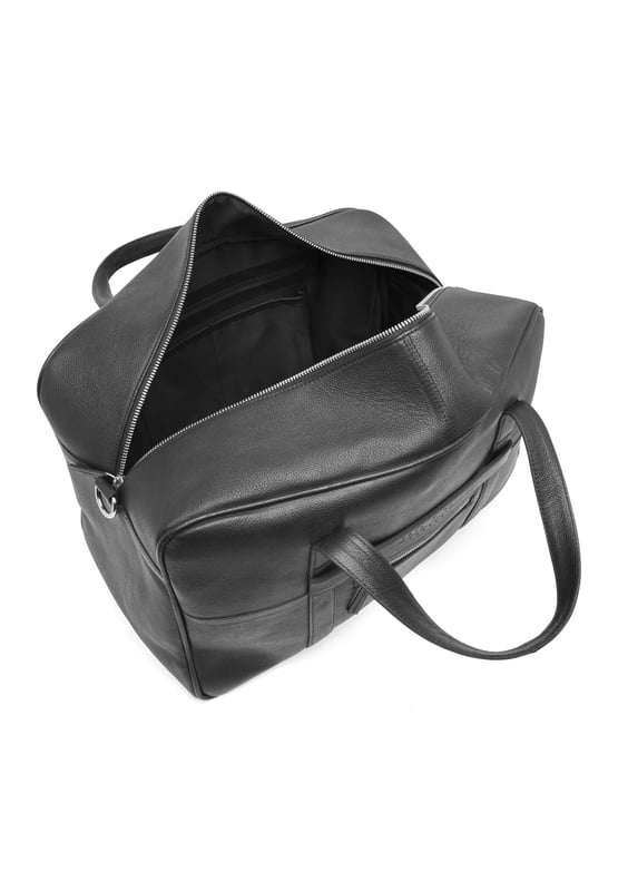 Real leather weekend bag from Bolongaro Trevor, with exterior pocket, large spacious interior with multiple compartments and pockets. Complete with top handle and adjustable strap, this bag is suitable for any occasion.
Dimensions 22cm x 28cm x 44cm.