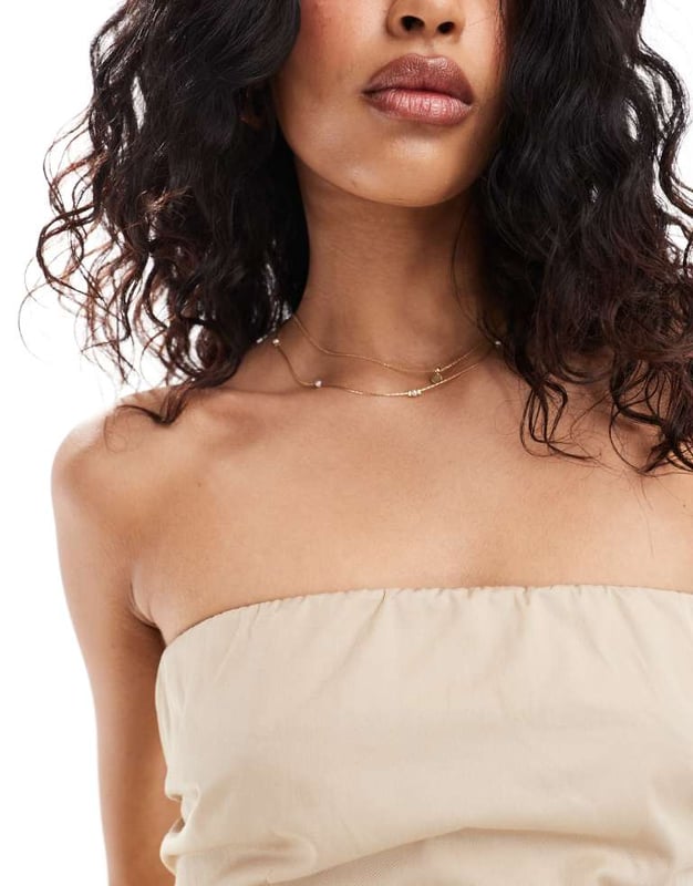 Tops by ASOS DESIGN Waist-up dressing Plain design Bandeau style Zip-back fastening Slim fitSold By: Asos