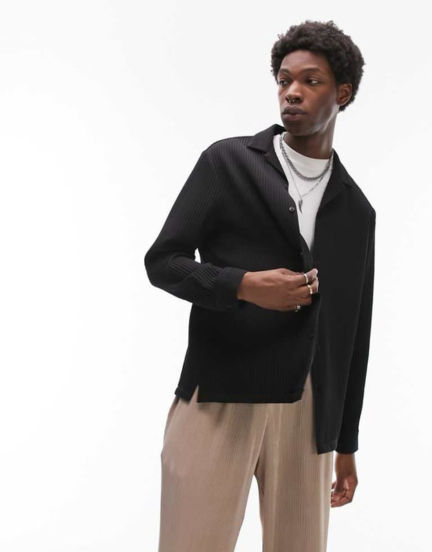 Shirts by Topman Welcome to the next phase of Topman Revere collar Button placket Long sleeves Side splits Regular fitSold By: Asos