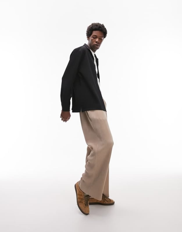 Shirts by Topman Welcome to the next phase of Topman Revere collar Button placket Long sleeves Side splits Regular fitSold By: Asos