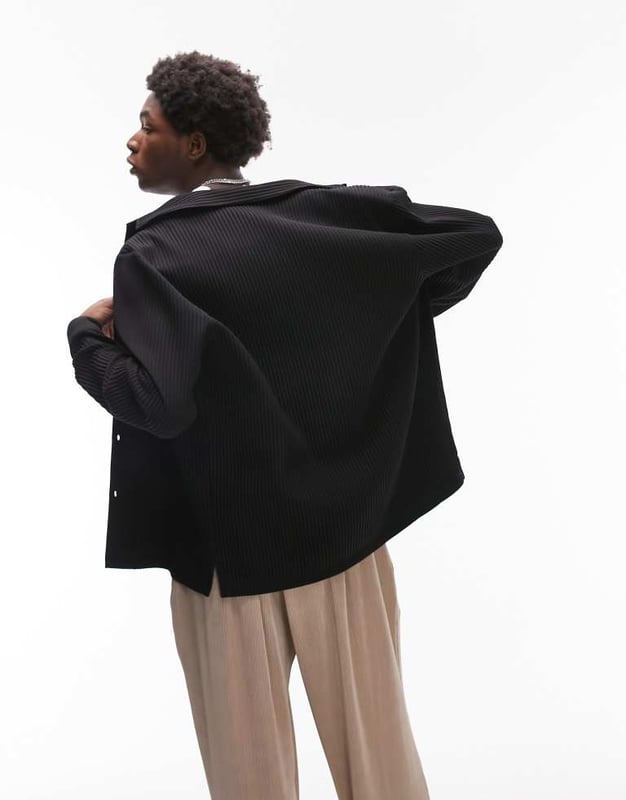 Shirts by Topman Welcome to the next phase of Topman Revere collar Button placket Long sleeves Side splits Regular fitSold By: Asos