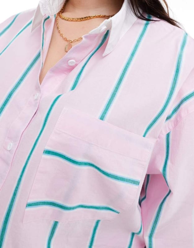Curve & Plus Size by ASOS DESIGN Brb, adding to basket Stripe design Spread collar Button placket Chest pocket Drop shoulders Boxy fitSold By: Asos