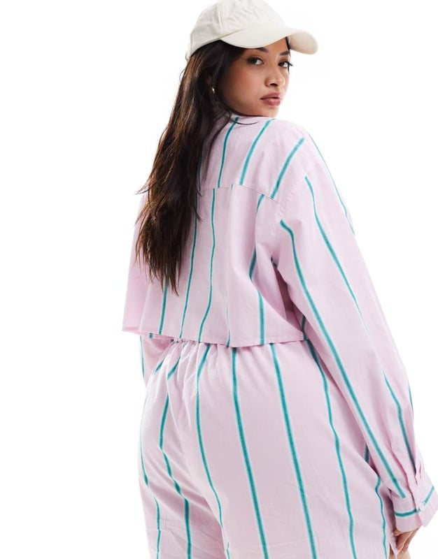 Curve & Plus Size by ASOS DESIGN Brb, adding to basket Stripe design Spread collar Button placket Chest pocket Drop shoulders Boxy fitSold By: Asos