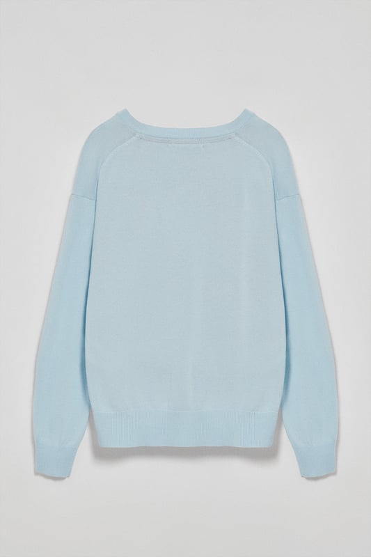 Eleganz ist Ihnen mit unserem gestrickten Baumwollpullover mit V-Kragen für Damen sicher. Seine reguläre Passform passt sich allen Körpertypen an. Rippbündchen an Kragen, Ärmeln und Taille sorgen für einen perfekten Sitz. Das dezente marineblaue Nahtband am Kragen mit eingraviertem Polo Club Logo unterstreichen die Eleganz dieses Pullovers. Charakteristische Stickerei unseres Rigby Go-Logos in Kontrastfarbe auf der Brust. Kombinieren Sie ihn mit einer Jeans für einen legeren Look oder einer Chinohose für ein eleganteres Outfit.