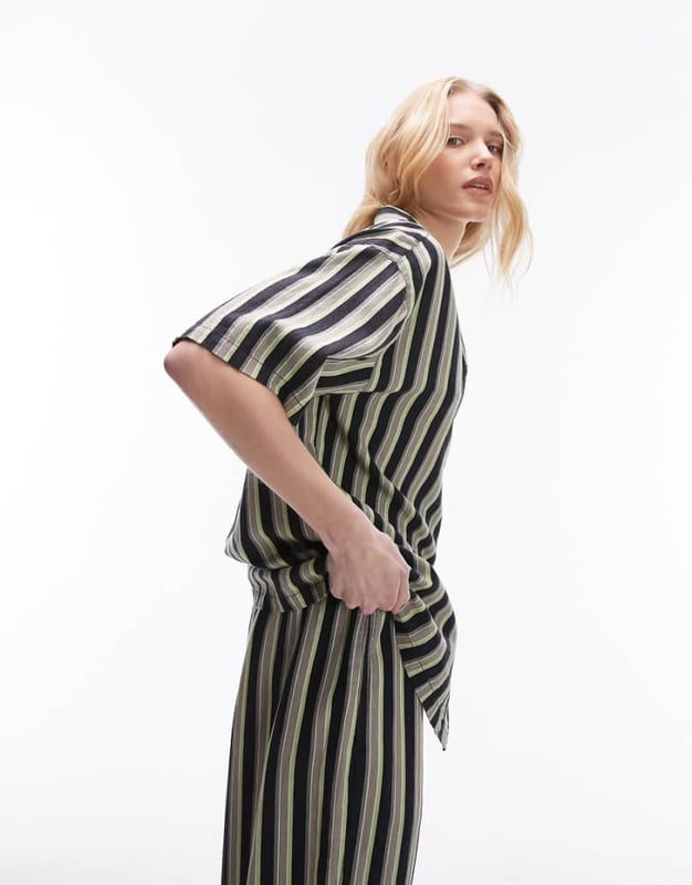 Tops by Topshop Part of a co-ord set Trousers sold separately Revere collar Button placket Short sleeves Oversized fitSold By: Asos