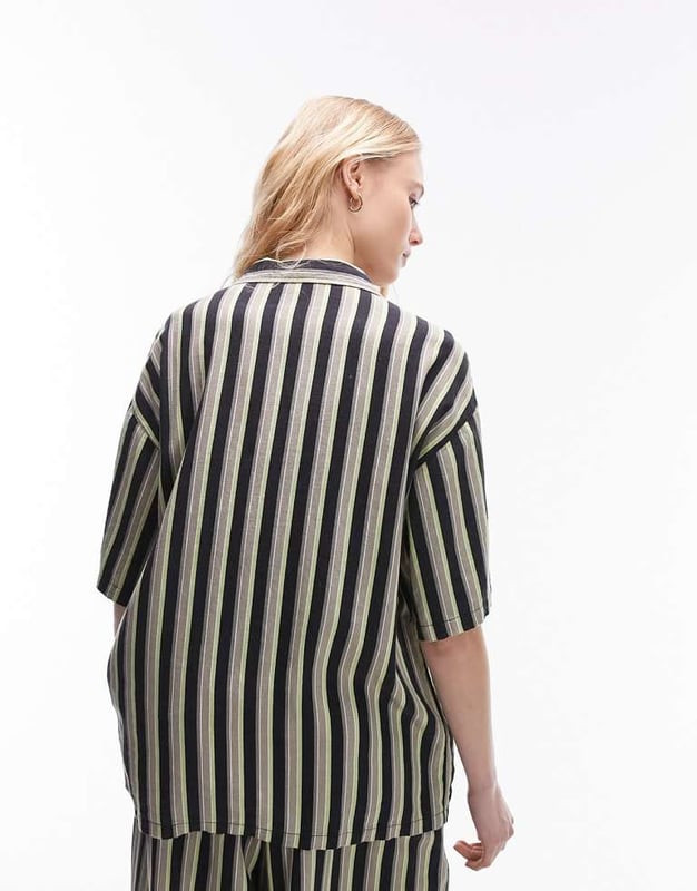 Tops by Topshop Part of a co-ord set Trousers sold separately Revere collar Button placket Short sleeves Oversized fitSold By: Asos