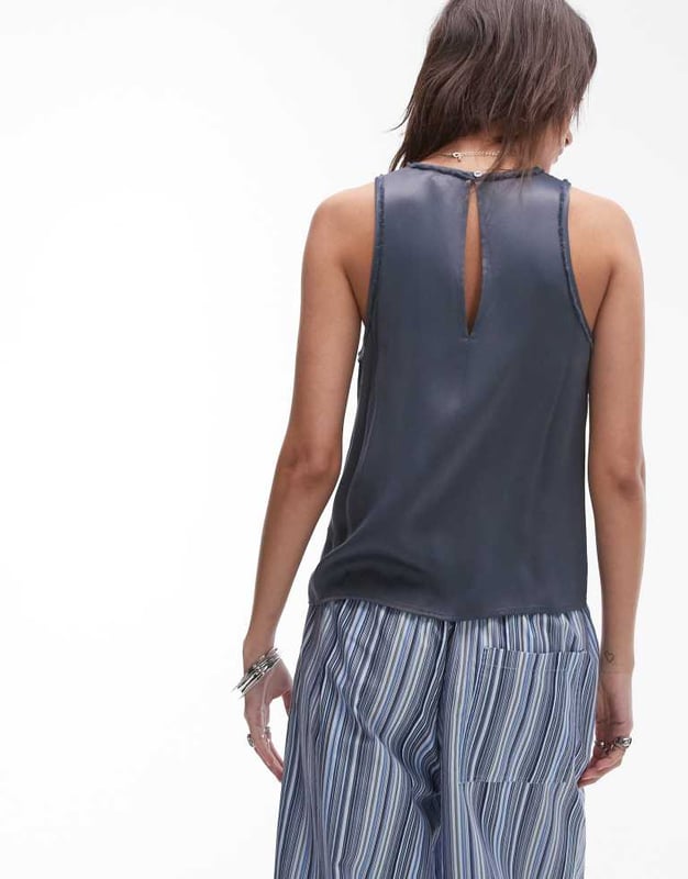Tops by Topshop This is Topshop Crew neck Button-keyhole back Regular fitSold By: Asos