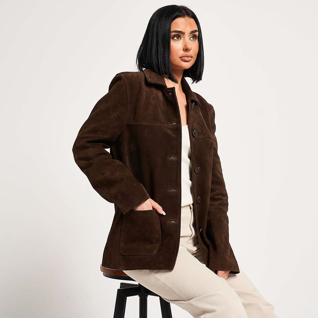 Barneys Originals Real Buffalo Suede Car Coat – Chocolate Brown

Crafted from premium buffalo suede, this classic car coat from Barneys Originals brings effortless sophistication to your wardrobe. The rich chocolate brown tone adds depth and versatility, while the relaxed fit ensures comfort without compromising on style.

Featuring a clean button-down front, practical patch pockets, and a back vent for ease of movement, this timeless piece is perfect for layering throughout the seasons. Whether you're dressing up or keeping it casual, the luxurious suede finish makes this a standout staple.

– 100% real buffalo suede
– Relaxed fit
– Button front fastening
– Front patch pockets
– Back vent for comfort and mobility
– Deep chocolate brown tone

Perfect for transitional weather and a must-have for anyone who appreciates classic outerwear with a modern edge.