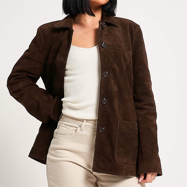 Barneys Originals Real Buffalo Suede Car Coat – Chocolate Brown

Crafted from premium buffalo suede, this classic car coat from Barneys Originals brings effortless sophistication to your wardrobe. The rich chocolate brown tone adds depth and versatility, while the relaxed fit ensures comfort without compromising on style.

Featuring a clean button-down front, practical patch pockets, and a back vent for ease of movement, this timeless piece is perfect for layering throughout the seasons. Whether you're dressing up or keeping it casual, the luxurious suede finish makes this a standout staple.

– 100% real buffalo suede
– Relaxed fit
– Button front fastening
– Front patch pockets
– Back vent for comfort and mobility
– Deep chocolate brown tone

Perfect for transitional weather and a must-have for anyone who appreciates classic outerwear with a modern edge.