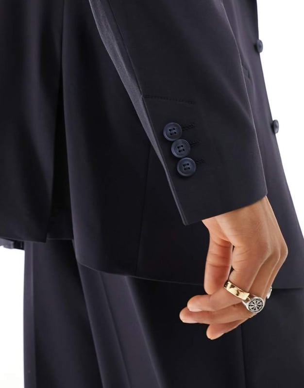 Suits by Selected Homme Suits you Notch lapels Padded shoulders Two-button fastening Pocket details Oversized fitSold By: Asos