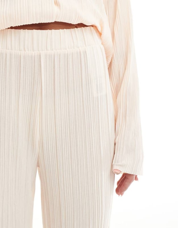 Trousers & Leggings by Vero Moda Part of a co-ord set Shirt sold separately Regular rise Elasticated waistband Plisse design Regular fitSold By: Asos