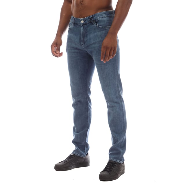 slim fit - for a modern silhouette
