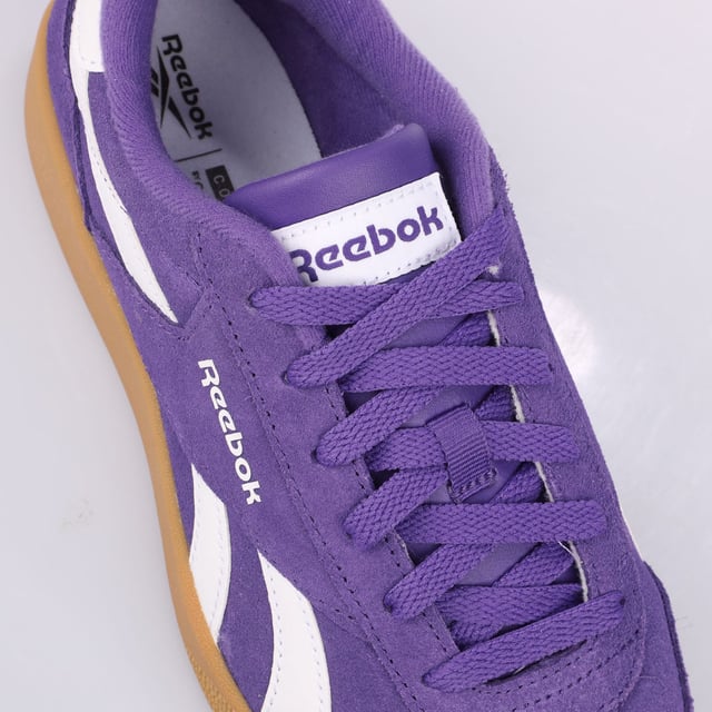 Mens Reebok Smash Edge Trainers in purple.- Lightweight synthetic upper.- Lace up fastening.- Reebok branding.- T-toe.- Textile lining.- Rubber sole.- Ref: 100216160
