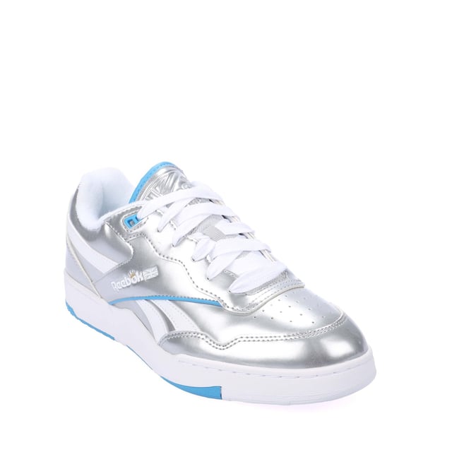 Womens Reebok BB 4000 II Trainers in silver.- Leather upper.- Lace up fastening.- Reebok branding.- Breathable technology.- Textile lining.- Rubber sole.- Ref: 100213086