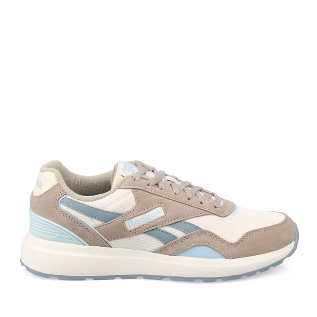 Exclusief bij jd. Stap in een hardloop-geïnspireerde stijl met deze heren gl1100 trainers van reebok. Geïnspireerd door de archieven, hebben deze volledig zwarte trainers een combinatie van mesh, synthetisch leer en suede in de bovenkant. Ze hebben een textiele voering en een gewatteerde enkelkraag en tong. Onder de voet voelt de zachte eva-tussenzool licht aan terwijl deze elke stap dempt. Afgewerkt met een laag-profielf rubberen zool en tonale reebok branding overal. Materiaal: leren, synthetisch en textiel bovenwerk - synthetische zool.